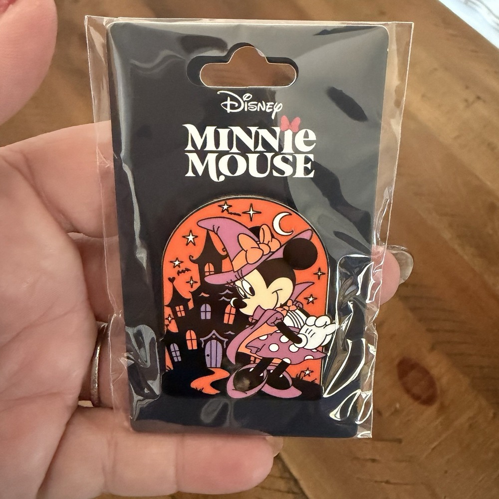 Minnie Mouse Halloween Pin Limited Edition World Of Walt